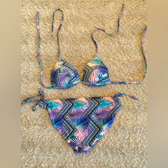 No Boundaries: Bikini - Picture 2 of 9